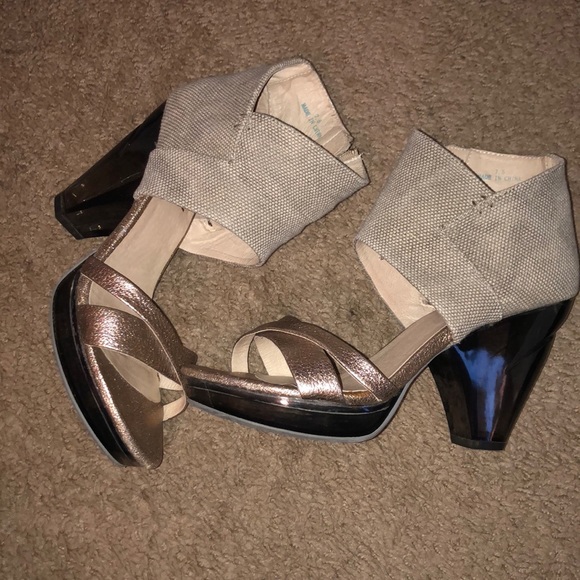 Faryl Robin Drea Metallic Ankle Heel - Picture 4 of 7